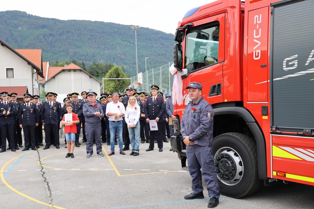 l_649824Slovesnost ob prevzemu gasilskega vozila GVC II v PGD Šmartno v Tuhinju 51